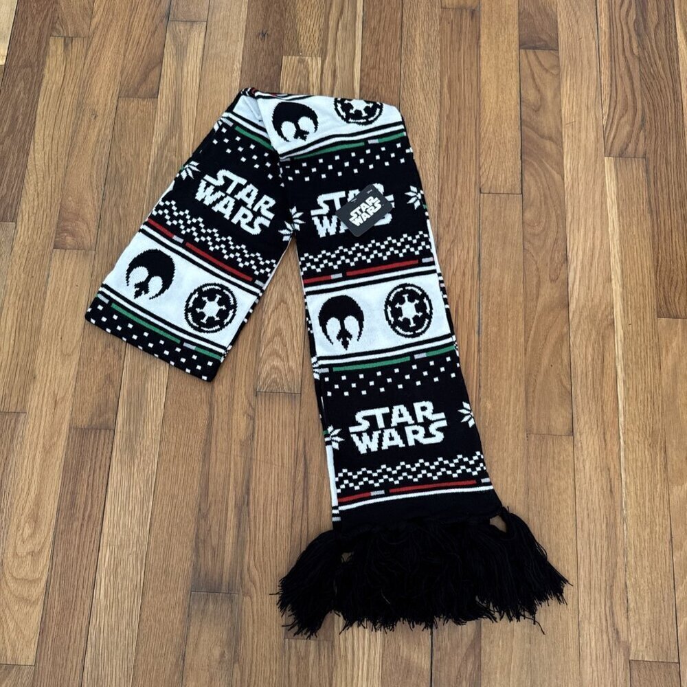 Star Wars Lucasfilm Disney Knit & Fringe Scarf
